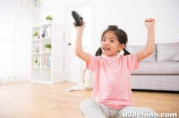 11岁男孩为玩游戏宁愿被妈妈掐：多少孩子被游戏坑惨了！
